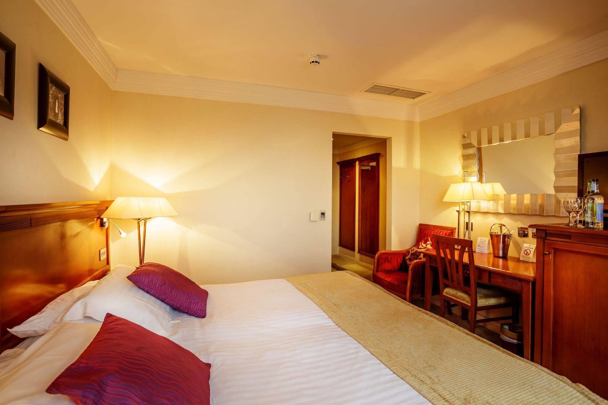 Bryn Meadows Golf, Hotel & Spa Блэквуд Экстерьер фото